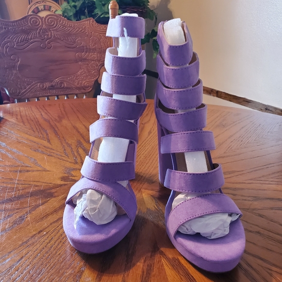 Heels - Picture 3 of 4